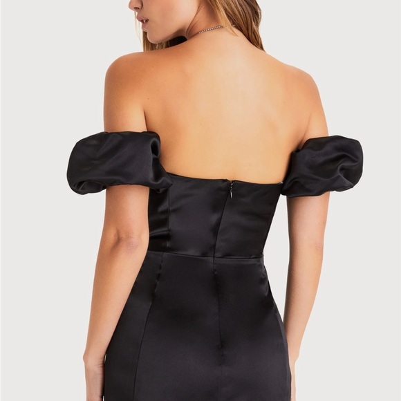 Lulu's Black Off-Shoulder Bodycon Dress
Used once - Picture 1 of 5